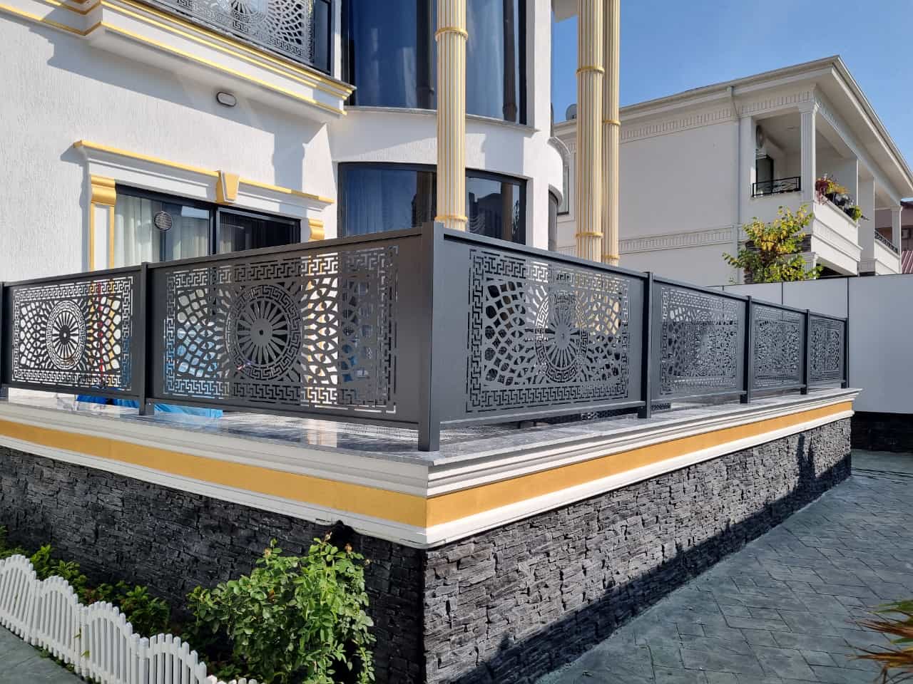 Lazer Kesimli Çit ve Kapı Tasarımlarında Modern Trendler
